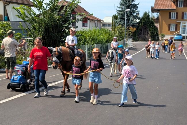 An der Kilbi Rüediswil 2026 gab es wieder das beliebte Ponyreiten von Eva Aregger.