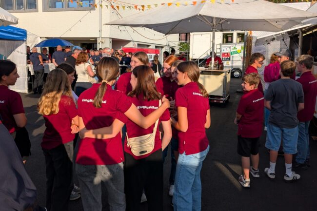 An der Neuuniformierung der Ortsmusik Rüediswil war die Jungmusik Rottal als Gast eingeladen.