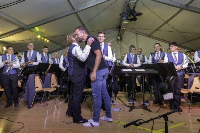 Die Ortsmusik Rüediswil führte den neuen Marsch "Am Bielbachstrand" von Florian Lang anlässlich der Neuuniformierung auf.