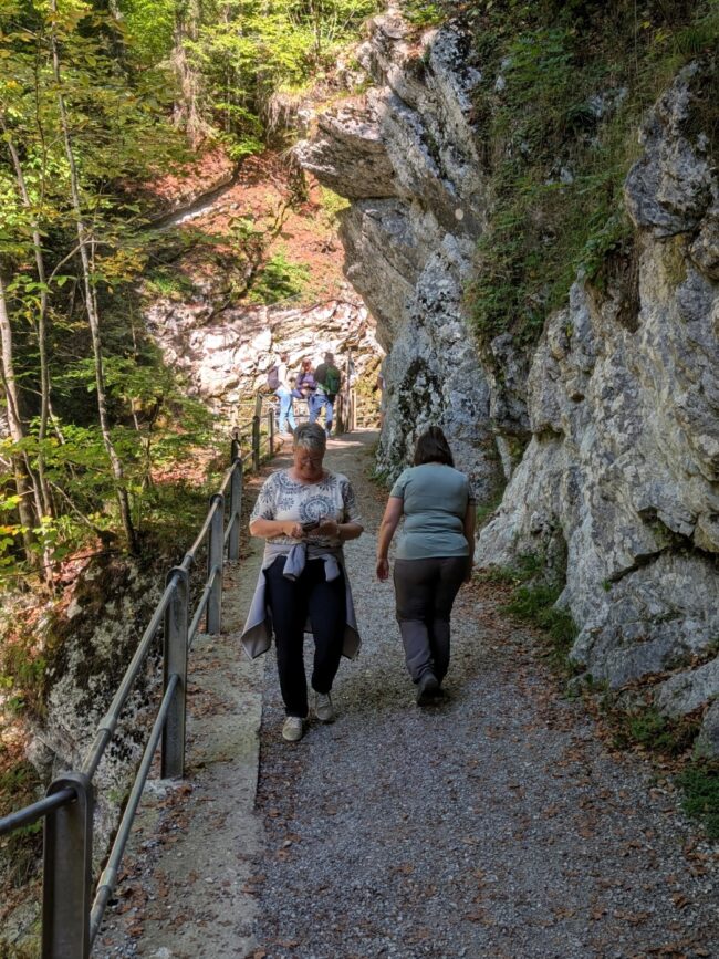Die Thurschlucht war auch ohne Wasser ein Erlebnis und die OMR besuchte die Fälle «ohne Wasser».