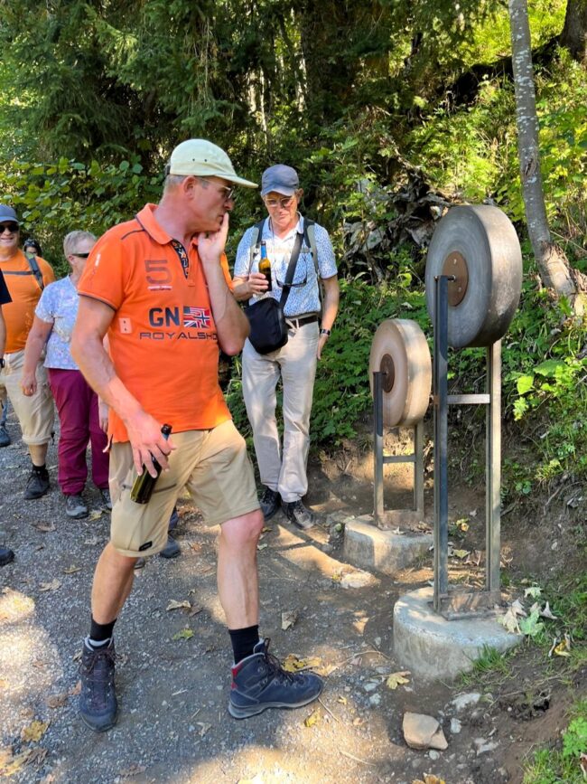 Auf dem Klangweg Toggenburg bestaunte die Ortsmusik Rüediswil zahlreiche Instrumente.