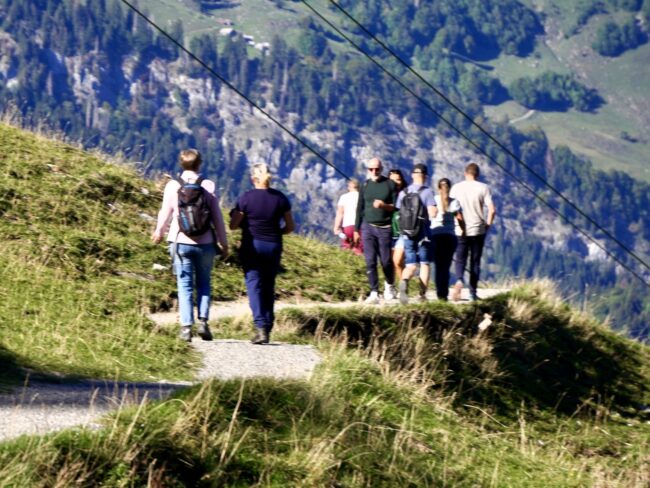 Die Ortsmusik genoss bei herrlichem Sonnenschein die Rundwanderung über den Klangweg entlang der Churfirsten.