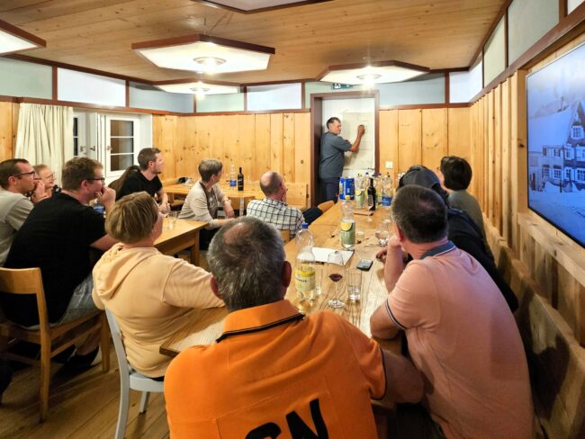 Vier Gruppen versuchten den gewünschten Begriff möglichst schnell zu erraten.